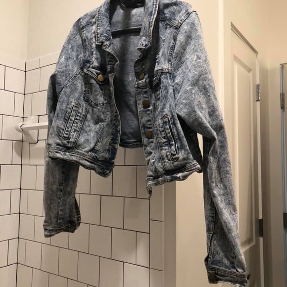 Fashion To Figure Denim Jacket fits sizes 14 to 22 - Picture 2 of 3